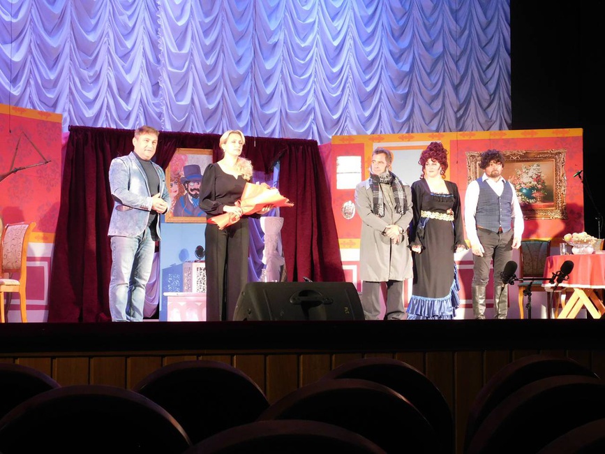 Гастроли народного самодеятельного коллектива любительского театра «Визави» в г. Бирюч Гастроли народного самодеятельного коллектива любительского театра «Визави» в г. Бирюч